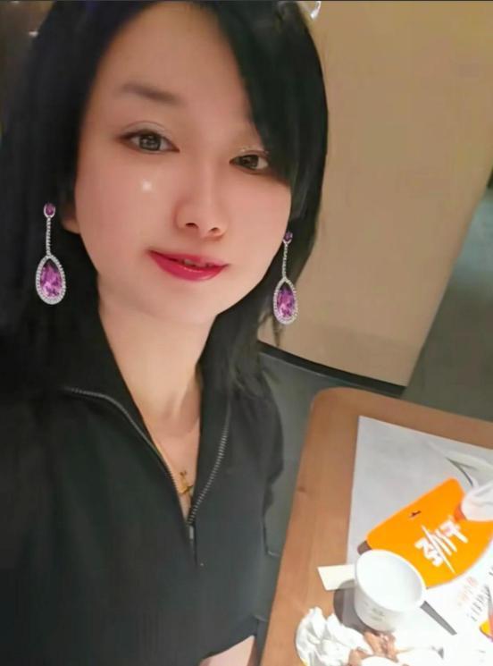 五一假期，上海这位长得漂亮但做事丑陋的鼻涕姐，成功火遍全网！ 精致外表下的恶劣行径